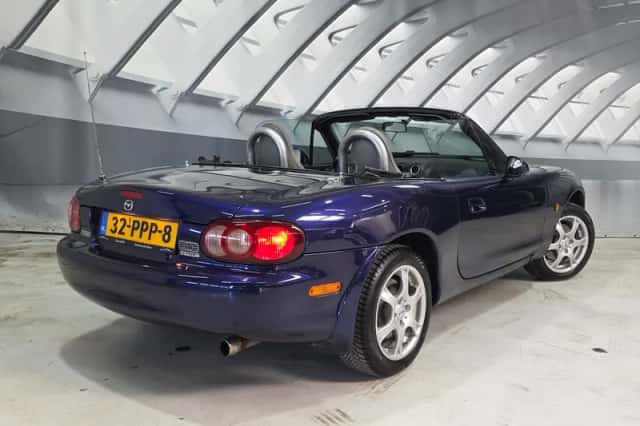 Mazda MX-5 (2004) thumbnail 3