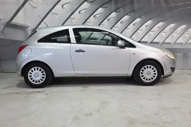 Opel Corsa (2007) thumbnail 5