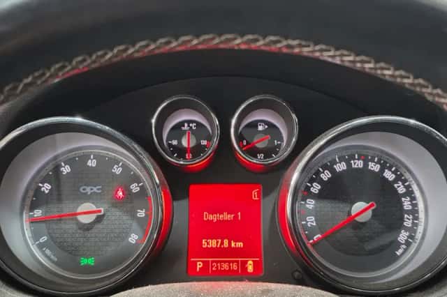 Opel Insignia (2011) thumbnail 3