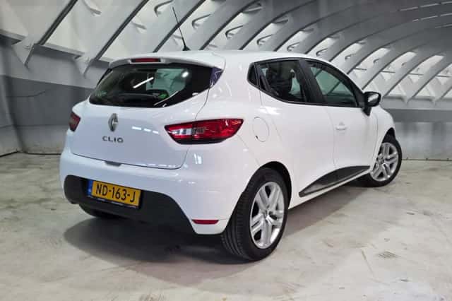 Renault Clio (2017) thumbnail 2