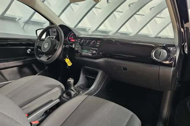 Volkswagen Up! (2012) thumbnail 3