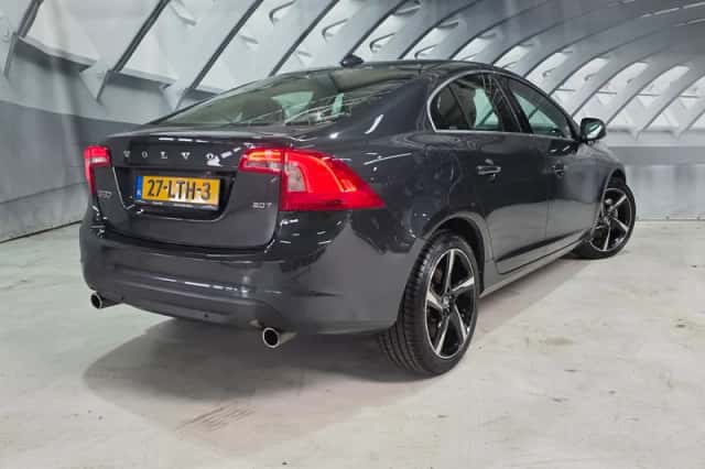 Volvo S60 (2010) thumbnail 2