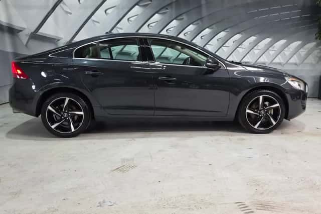 Volvo S60 (2010) thumbnail 5
