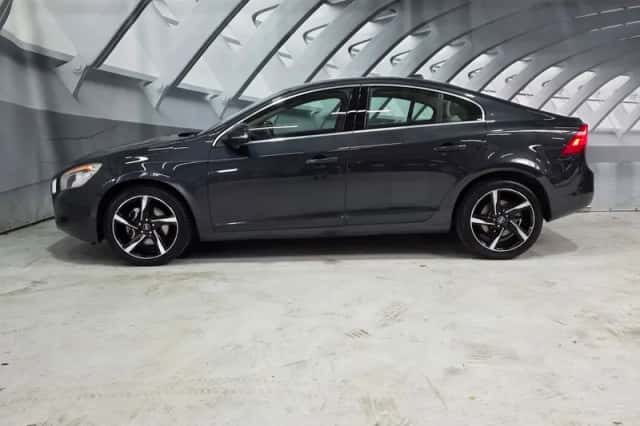Volvo S60 (2010) thumbnail 6