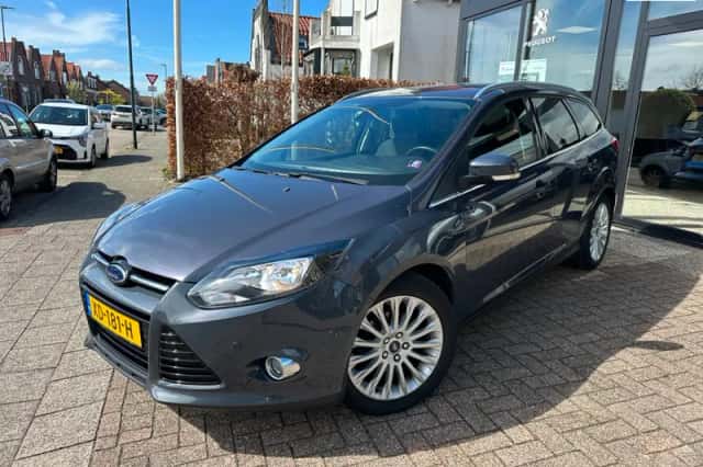 Ford Focus (2013) thumbnail 2