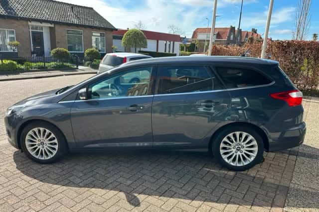 Ford Focus (2013) thumbnail 3