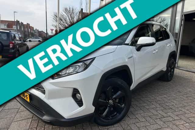 Toyota RAV4 (2021) thumbnail 2