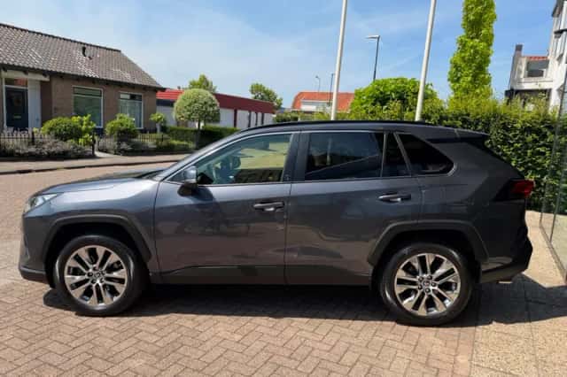 Toyota RAV4 (2024) thumbnail 3