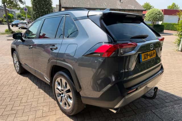 Toyota RAV4 (2024) thumbnail 4