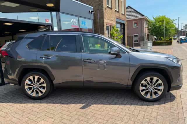 Toyota RAV4 (2024) thumbnail 6