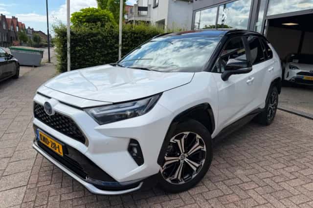 Toyota RAV4 (2023) thumbnail 2
