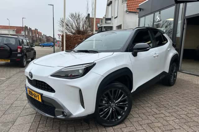 Toyota Yaris (2023) thumbnail 2