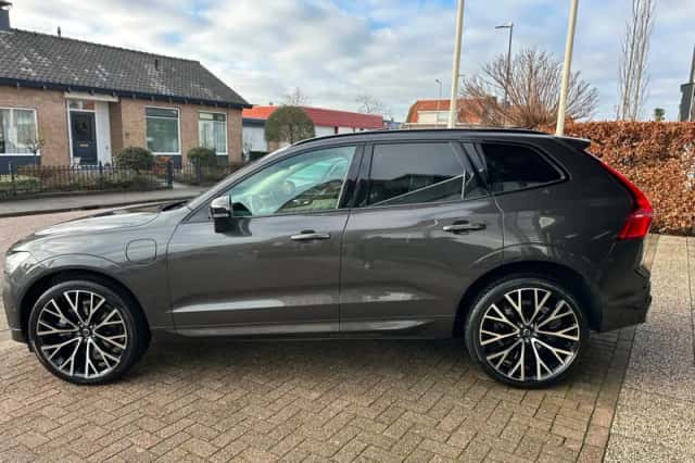 Volvo XC60 (2024) thumbnail 3