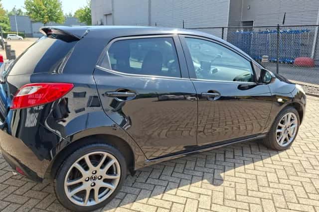Mazda 2 1.3i 16V (2013) thumbnail 4