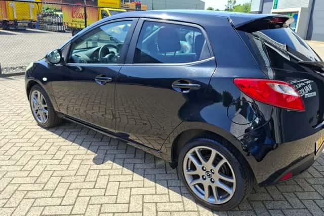 Mazda 2 1.3i 16V (2013) thumbnail 6
