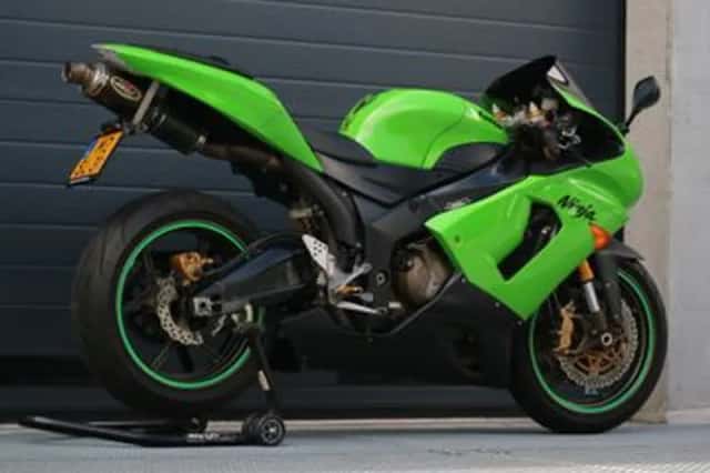 KAWASAKI NINJA (2005) thumbnail 3
