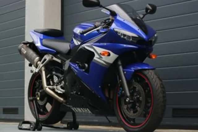YAMAHA YZF (2004) thumbnail 1