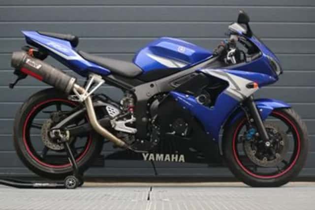 YAMAHA YZF (2004) thumbnail 2