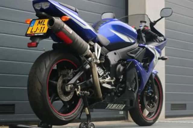 YAMAHA YZF (2004) thumbnail 3