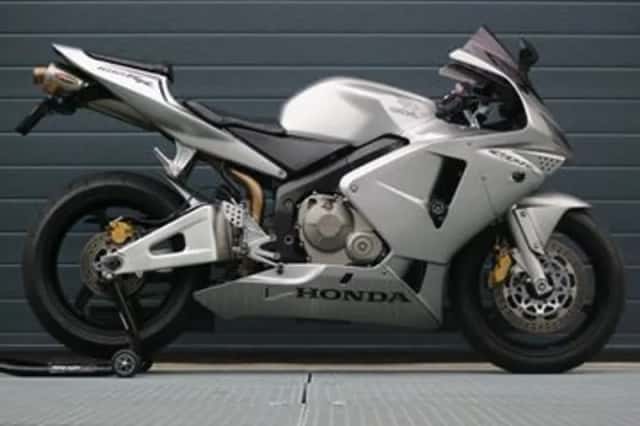 Honda CBR (2003) thumbnail 2