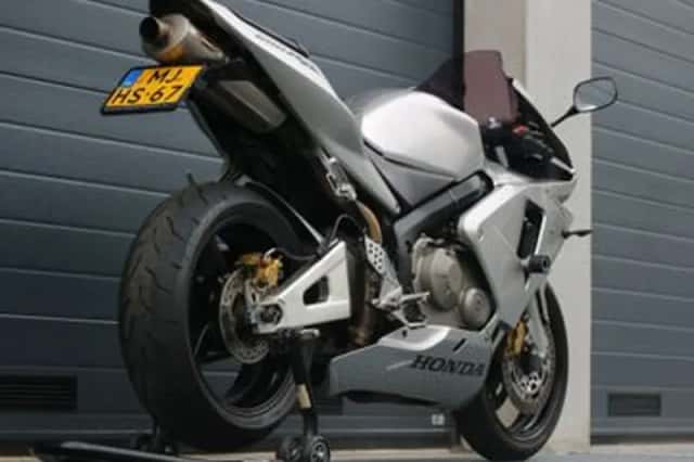 Honda CBR (2003) thumbnail 3