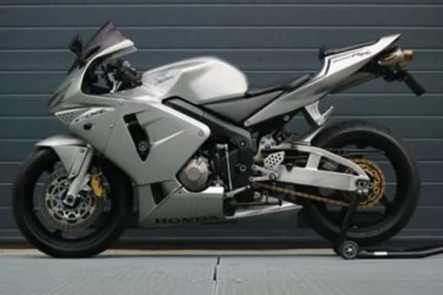 Honda CBR (2003) thumbnail 5