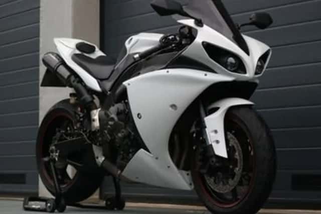 YAMAHA YZF (2011) thumbnail 1