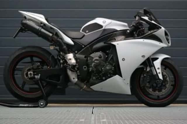 YAMAHA YZF (2011) thumbnail 2