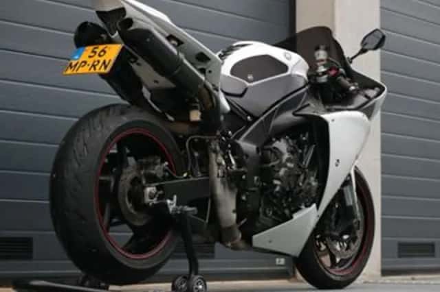 YAMAHA YZF (2011) thumbnail 3