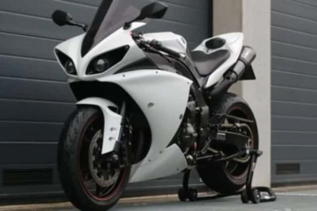 YAMAHA YZF (2011) thumbnail 4