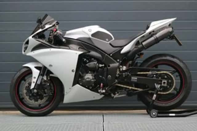 YAMAHA YZF (2011) thumbnail 5