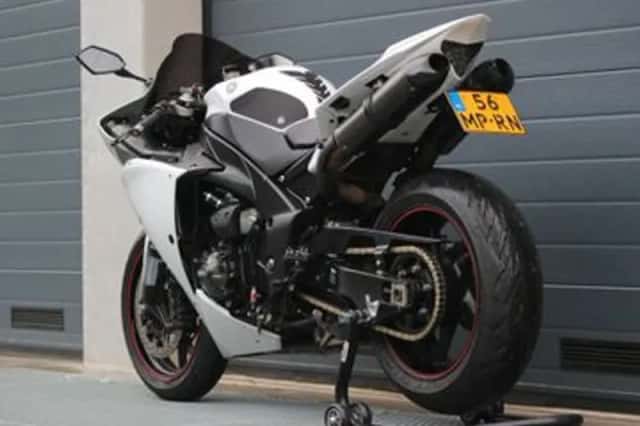 YAMAHA YZF (2011) thumbnail 6