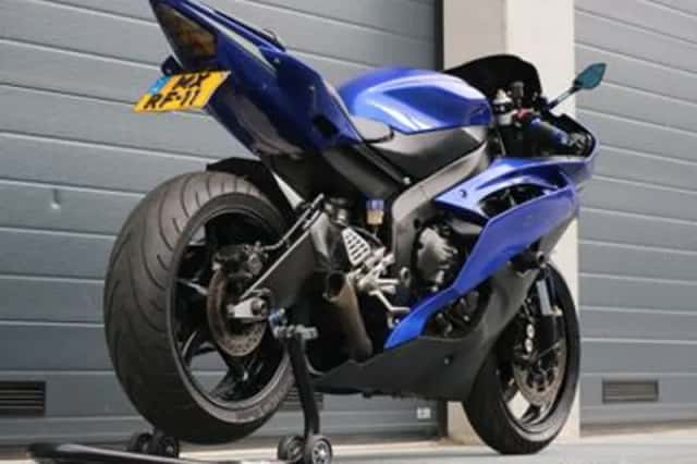 YAMAHA YZF (2009) thumbnail 3