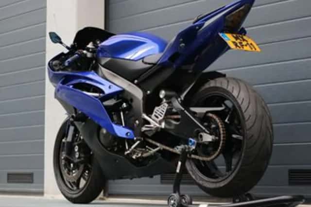 YAMAHA YZF (2009) thumbnail 6
