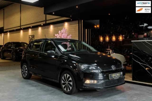 Volkswagen Polo (2015) thumbnail 1