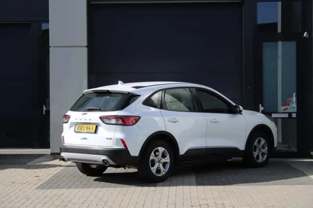 Ford Kuga (2021) thumbnail 3
