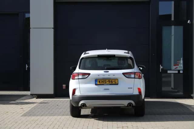 Ford Kuga (2021) thumbnail 4