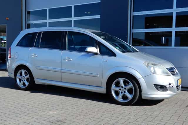 Opel Zafira (2009) thumbnail 2