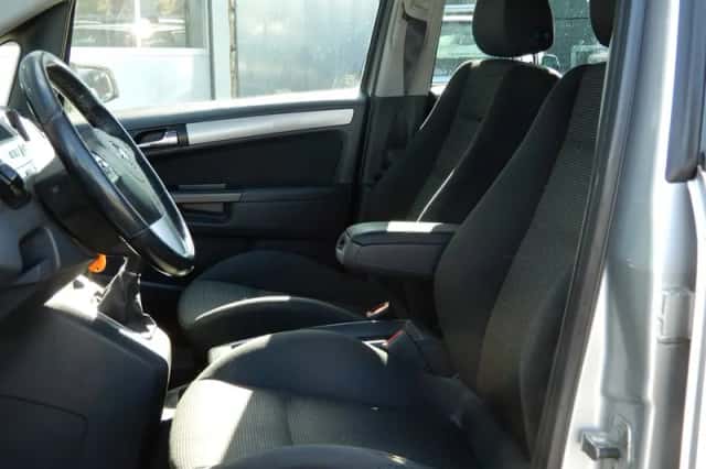 Opel Zafira (2009) thumbnail 6