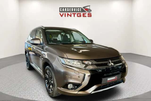 Mitsubishi Outlander (2018) thumbnail 2