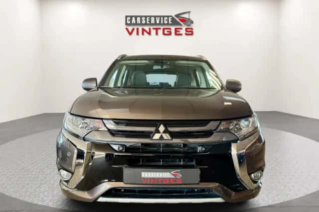 Mitsubishi Outlander (2018) thumbnail 5
