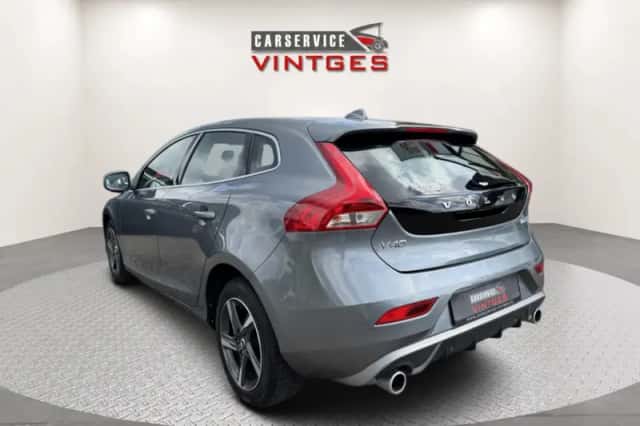 Volvo V40 (2018) thumbnail 3