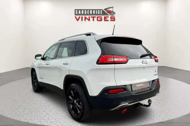 Jeep Cherokee (2017) thumbnail 3