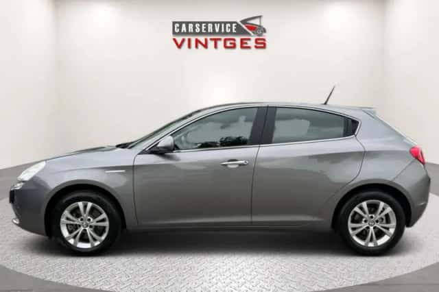 Alfa Romeo Giulietta (2014) thumbnail 4