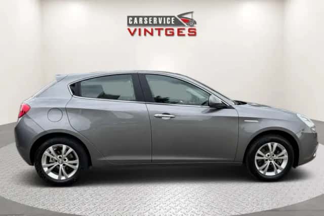 Alfa Romeo Giulietta (2014) thumbnail 5