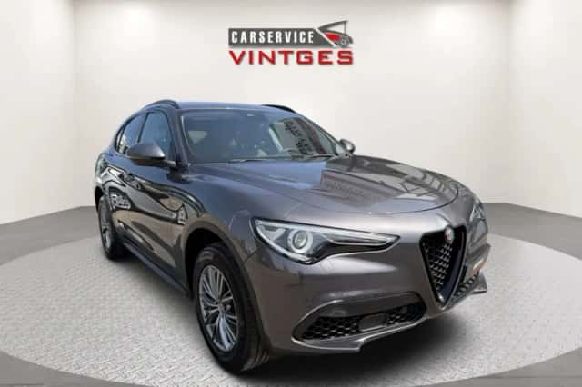Alfa Romeo Stelvio (2018) thumbnail 2
