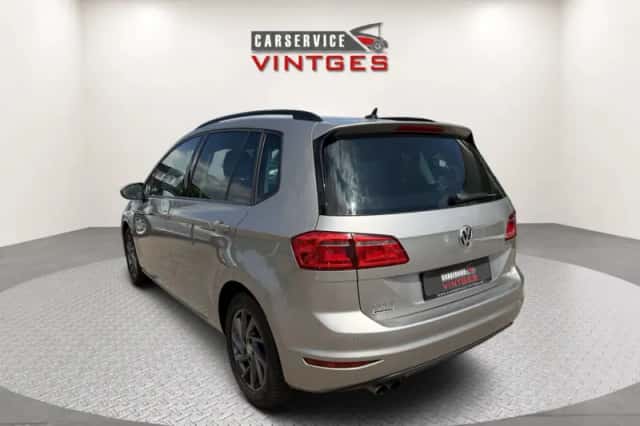 Volkswagen Golf (2017) thumbnail 3