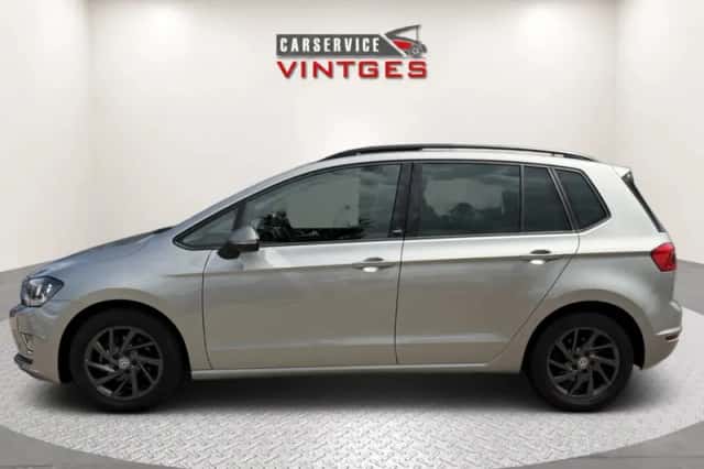 Volkswagen Golf (2017) thumbnail 4