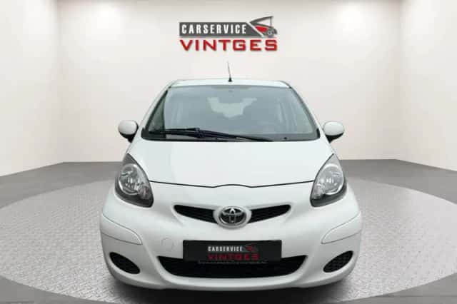 Toyota Aygo (2011) thumbnail 5