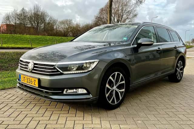 Volkswagen Passat (2016) thumbnail 1